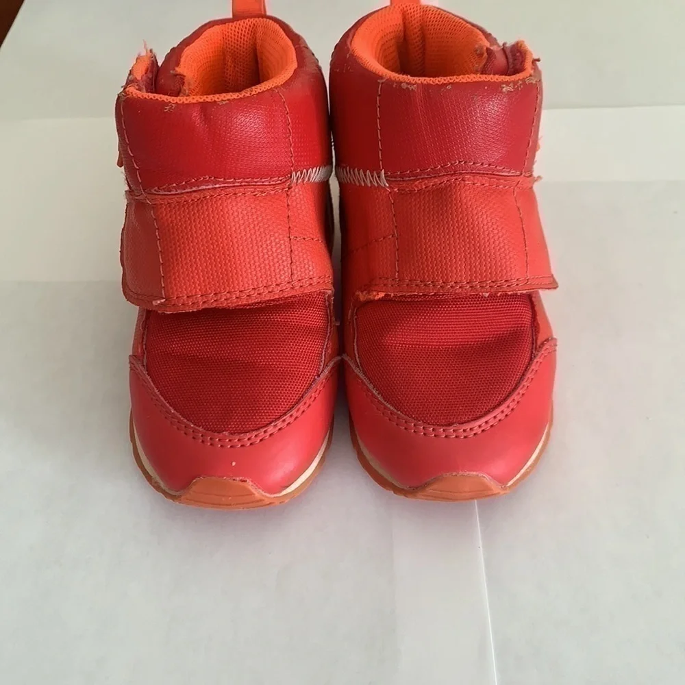 𝅺Zara| Kids Sneakers w/t adhesive strap closure- Size 22